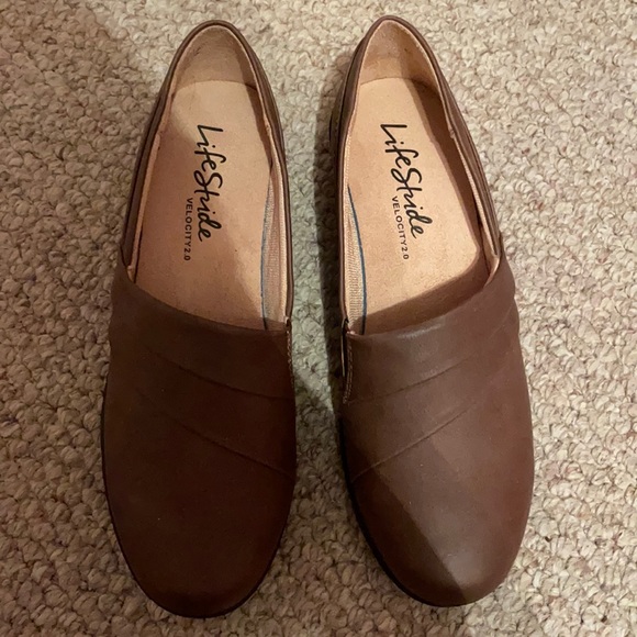 Women’s Shoes - Picture 1 of 8